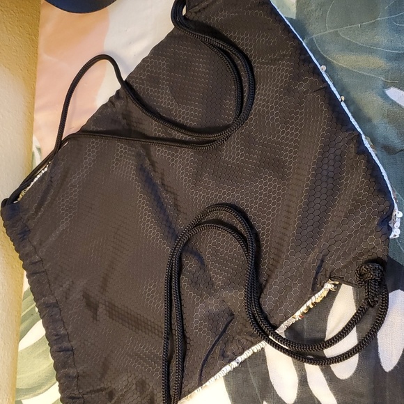 Madden Girl gym/overnight bag plus backpack tote - Picture 9 of 9